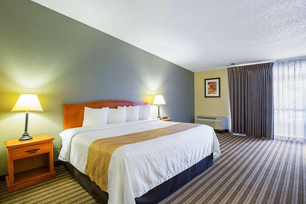 Quality Inn & Suites Nrg Park - Medical Center Houston Room photo