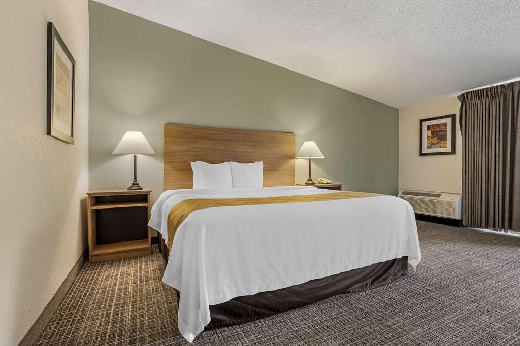 Quality Inn & Suites Nrg Park - Medical Center Houston Room photo